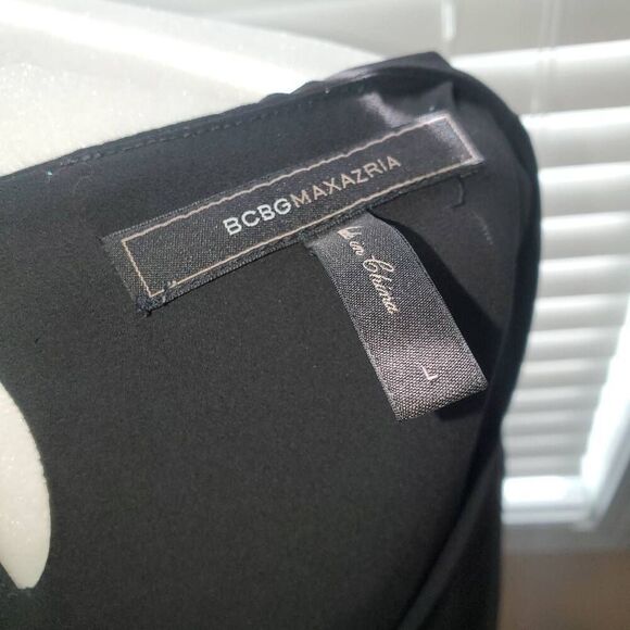 BCBG Maxazria. Black, Side-Slit, Sleeveless, Scoopneck Blouse -Size Large - Picture 5 of 7